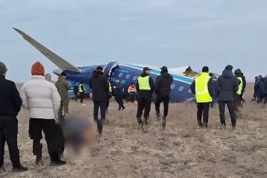 Летів з Баку в Грозний: у Казахстані розбився пасажирський літак (відео)