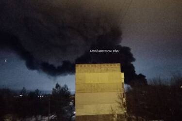 На производственно-складском здании русского Нижнего Новгороде вспыхнул мощный пожар (фото)