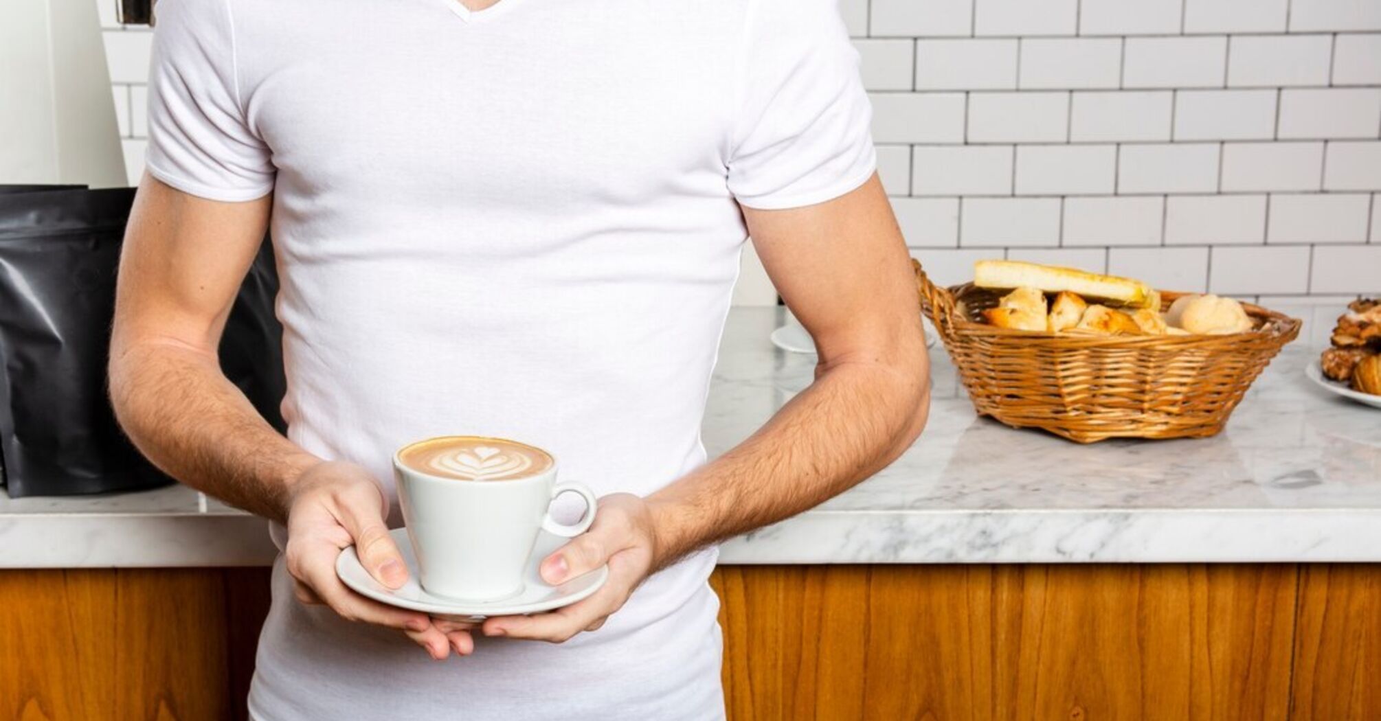 How to wash a coffee stain from a white fabric: Three natural remedies