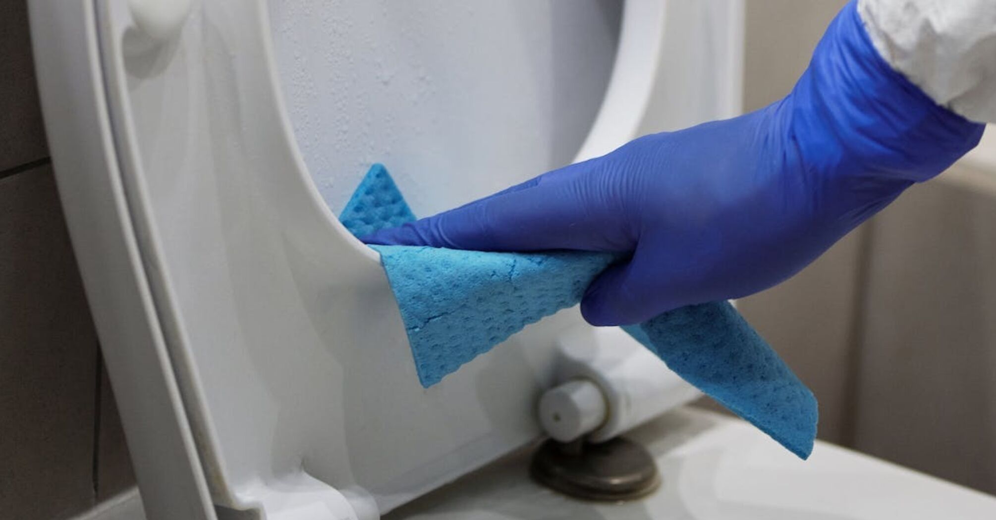 Три почти бесплатных способа убрать неприятные запахи из туалета: удивляют простотой