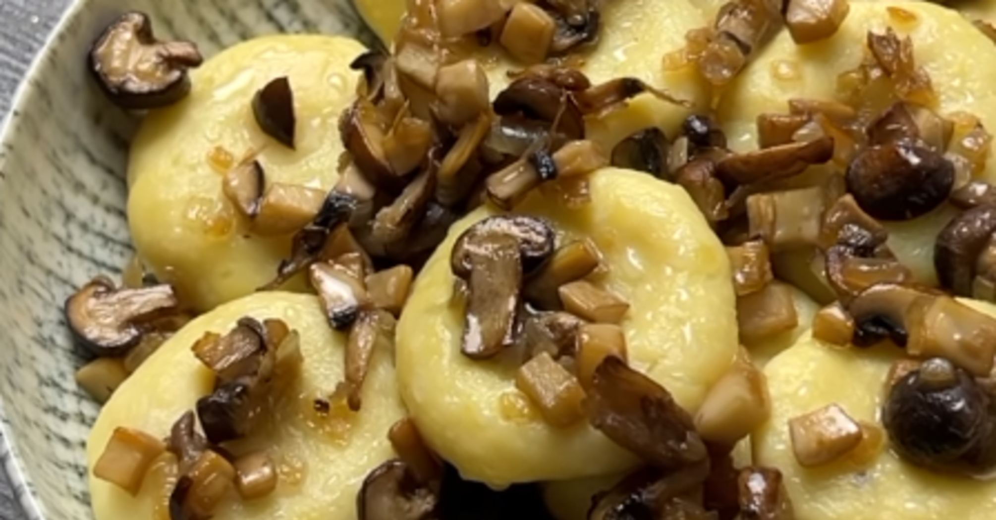 Картофельные галушки с курицей и грибами: рецепт вкусного ужина