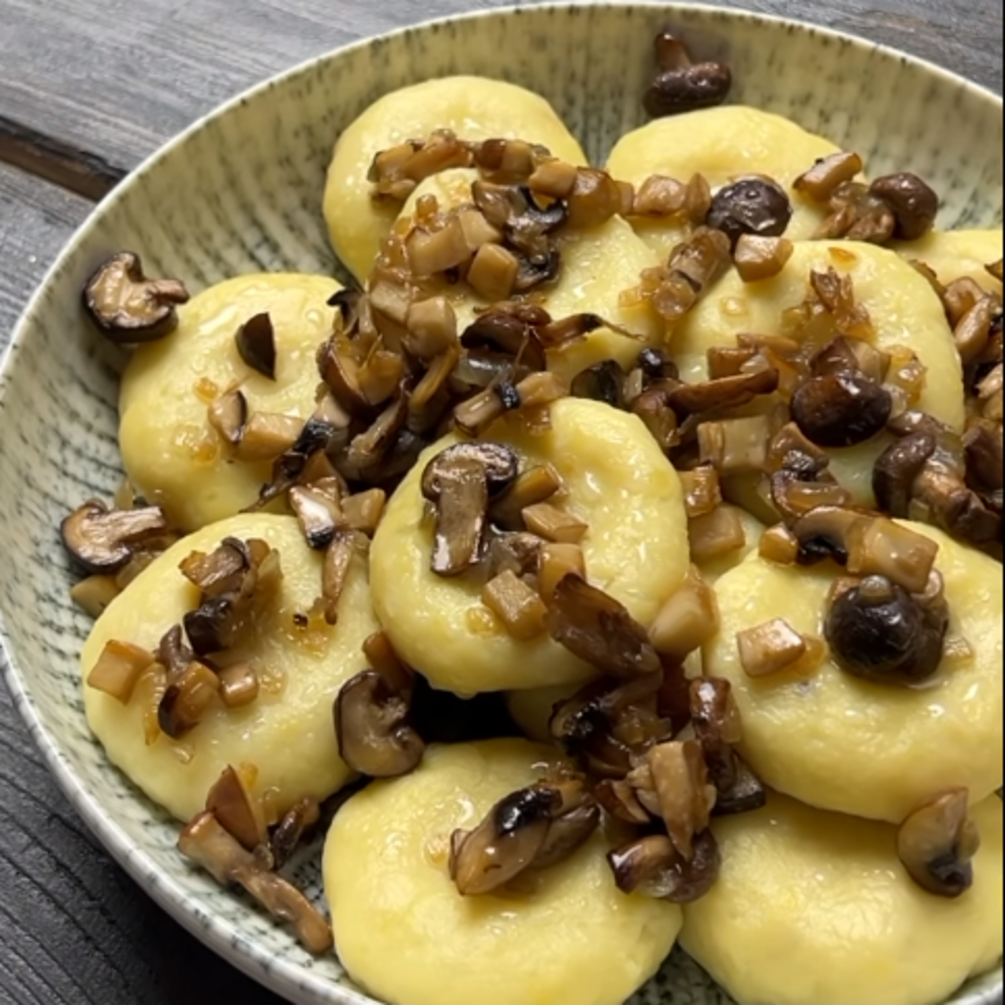 Картофельные галушки с курицей и грибами: рецепт вкусного ужина