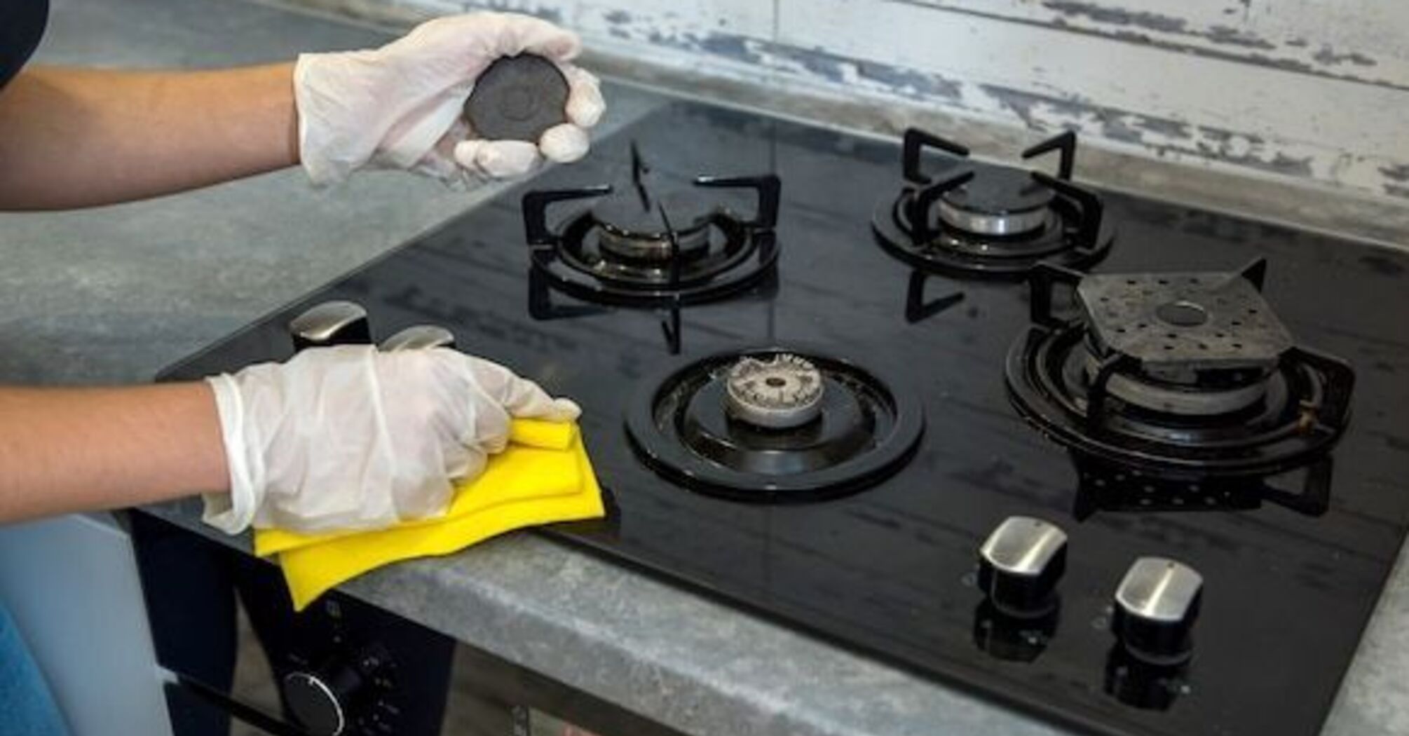 How to quickly clean a stove from grease: Effective tips for achieving cleanliness