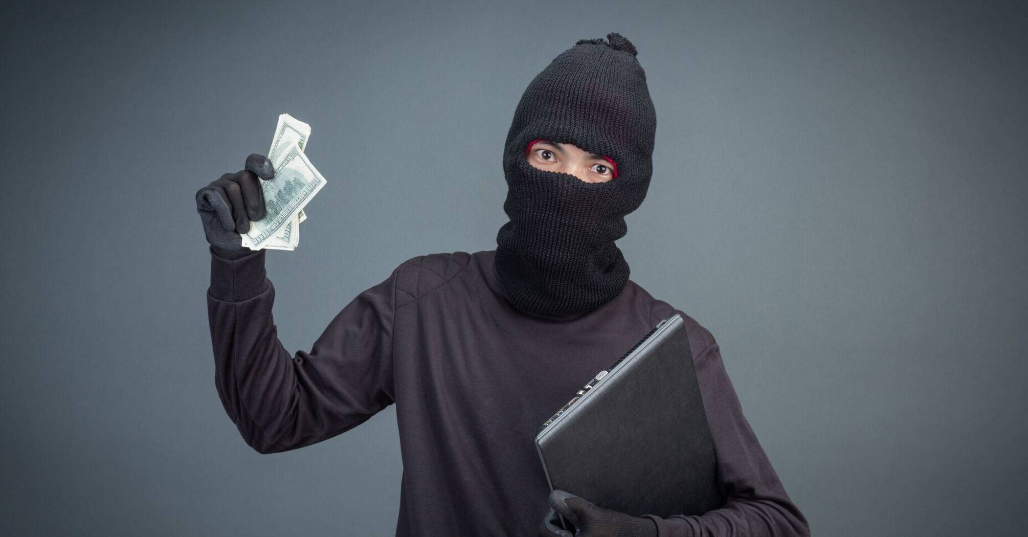 Як захистити гроші від грабіжників: цікаві способи 