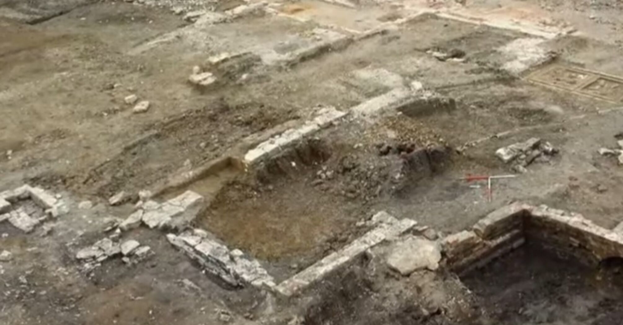 В Угорщині стародавнього воїна знайшли похованим разом з конем: знахідці 1300 років (фото)