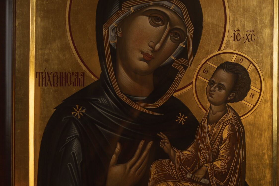 Падіння ікони в будинку: що символізує та як реагувати