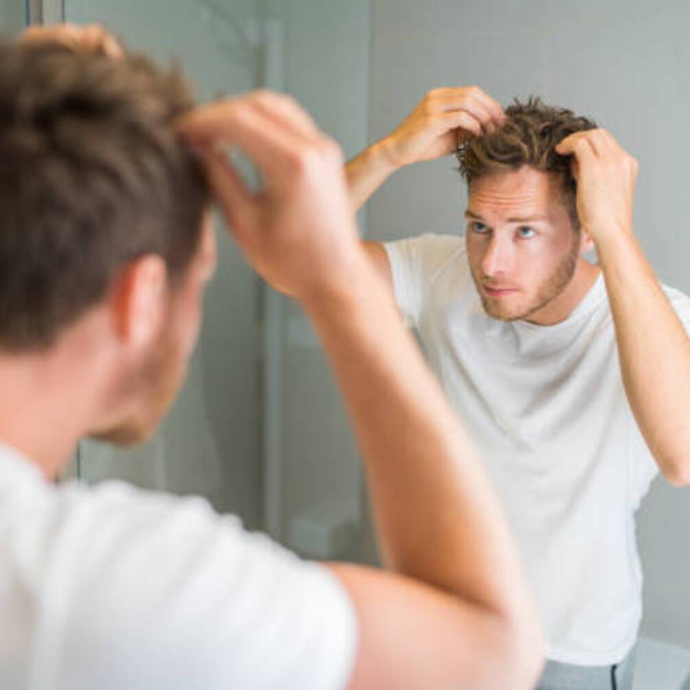 Jak stosować wosk do stylizacji włosów: zalety i wady jego stosowania