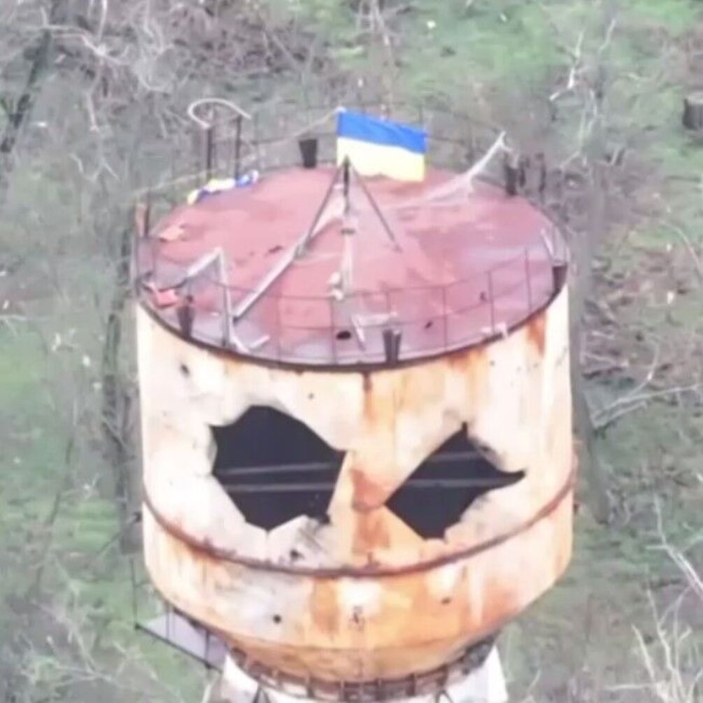 З’явилося відео, як морпіхи 35 ОБрМП встановили прапор України у Кринках