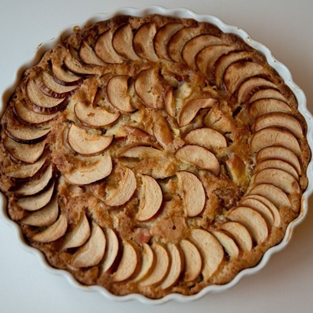 Приготовление яблочной шарлотки: советы, как создать идеальный десерт