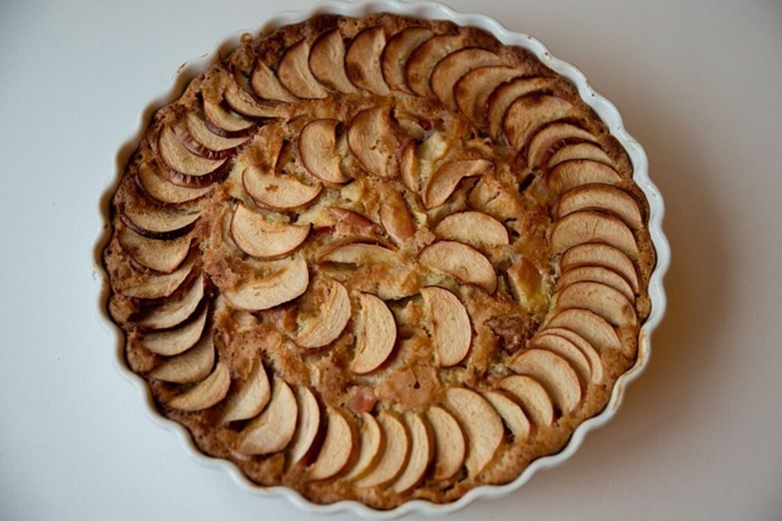 Приготування яблучної шарлотки: поради, як створити ідеальний десерт