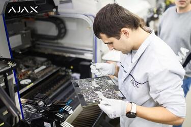Ajax Systems розширює виробничі потужності, запустивши виробництво в Києві