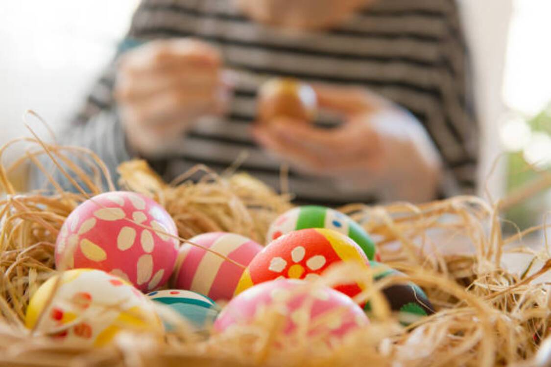 Як пофарбувати яйця до Великодня: креативні та бюджетні поради