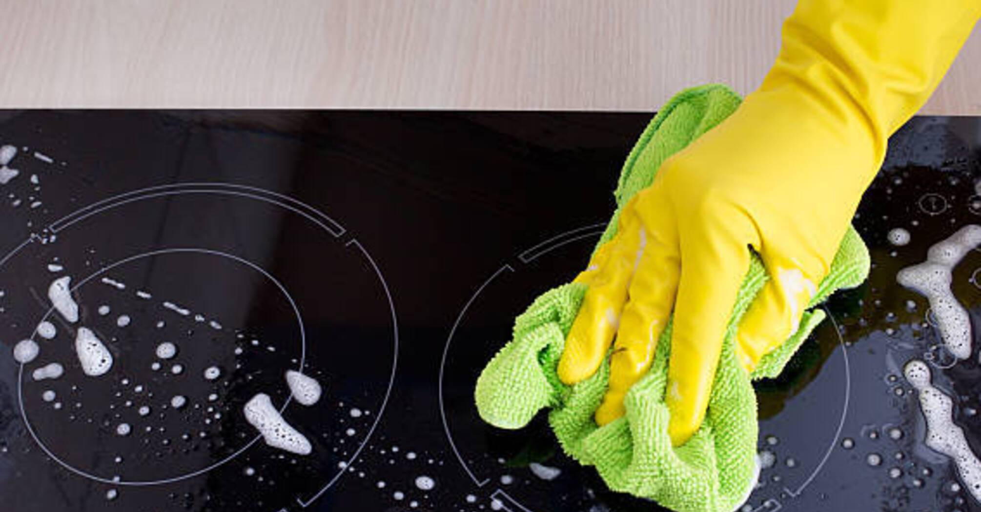 Как отмыть плиту с помощью подручных средств: 3 полезных лайфхака