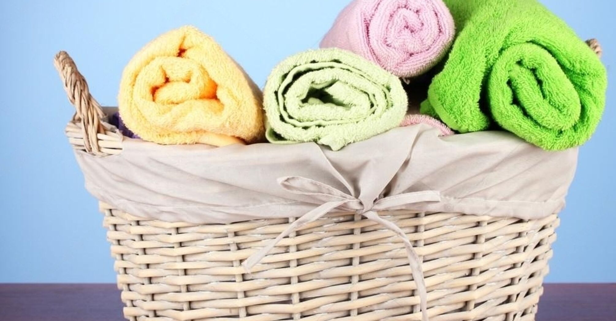 Не спешите выбрасывать: какие полезные вещи для быта можно сделать из старых полотенец