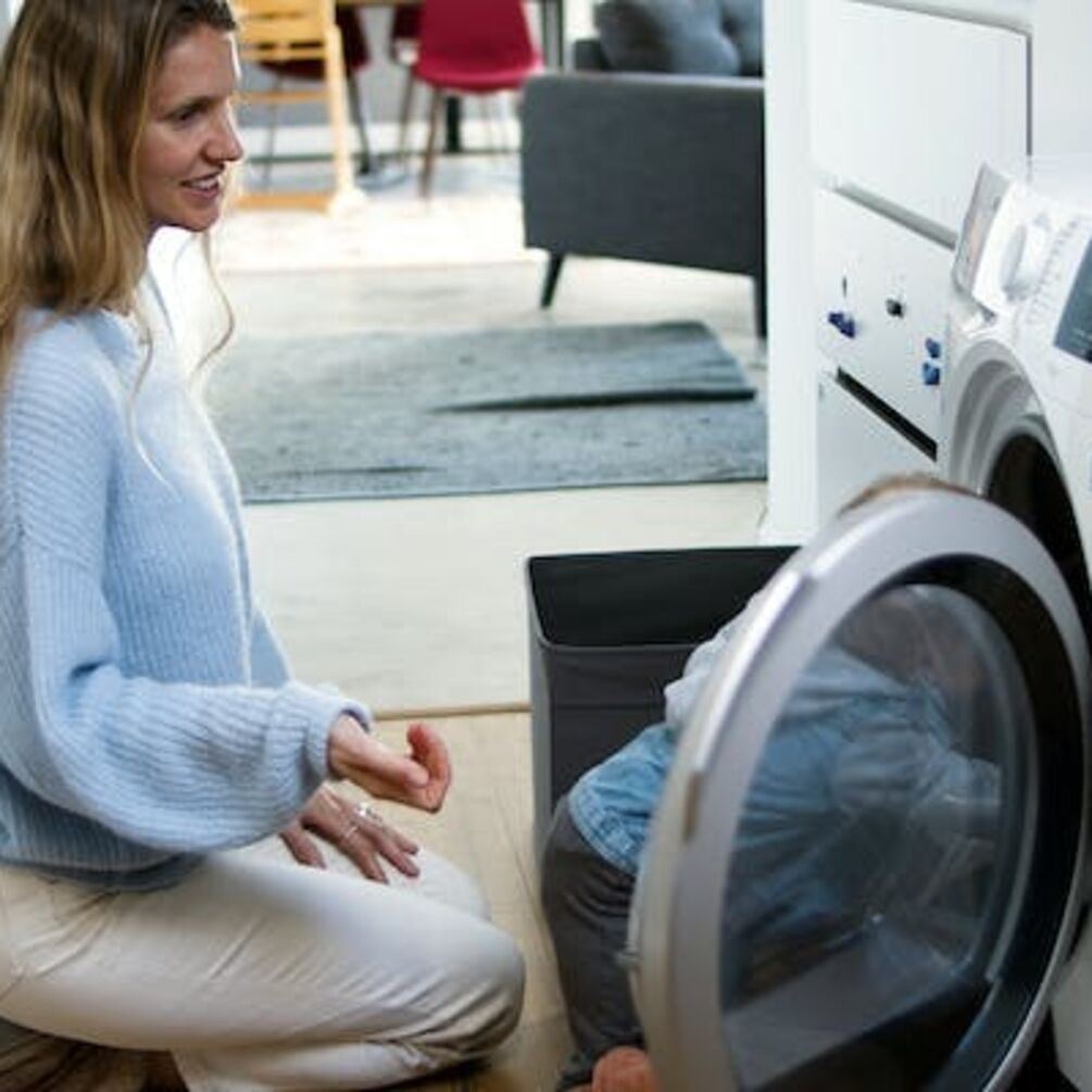  Закривати чи залишати дверцята пральної машини відчиненими: що варто знати