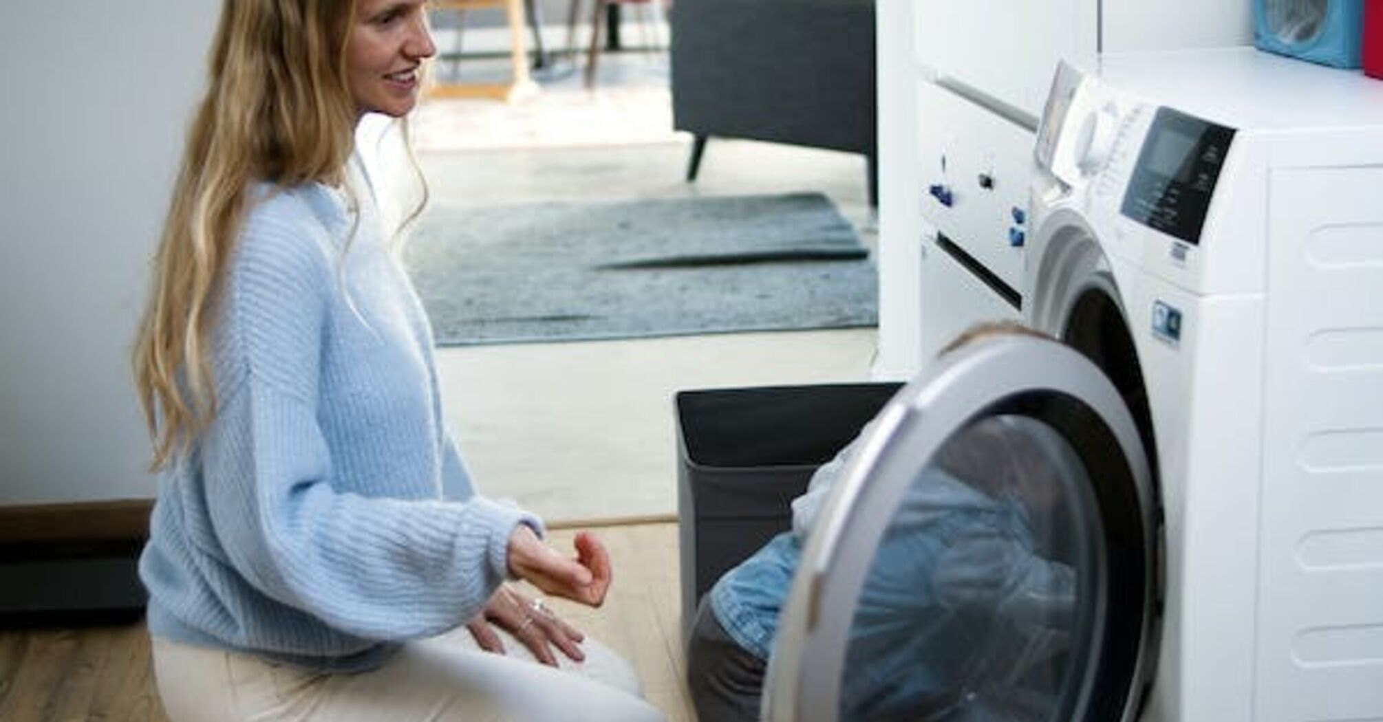 Закрывать или оставлять дверцу стиральной машины открытой: что нужно знать