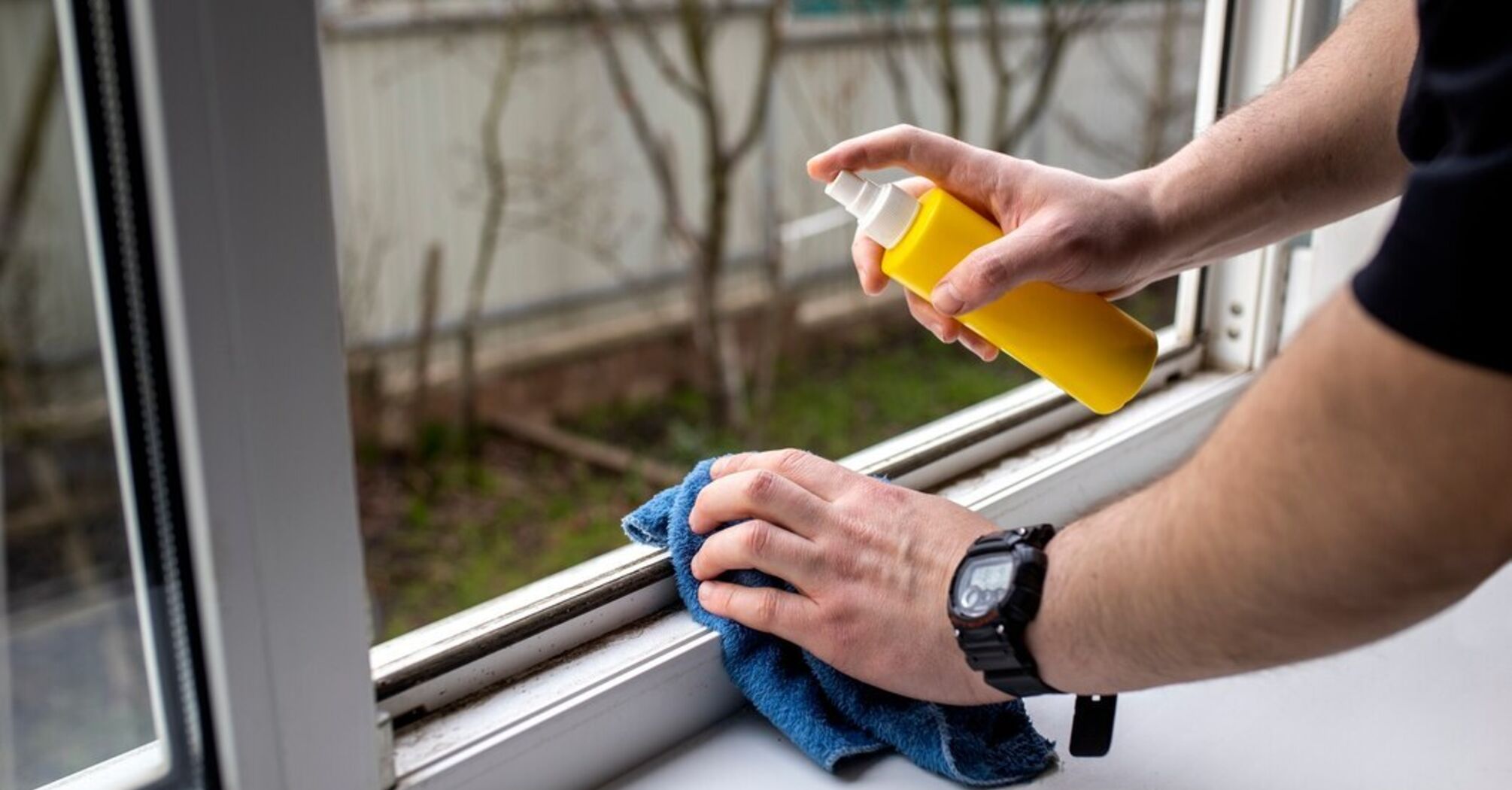 How to whiten a yellowed window sill: 4 effective remedies