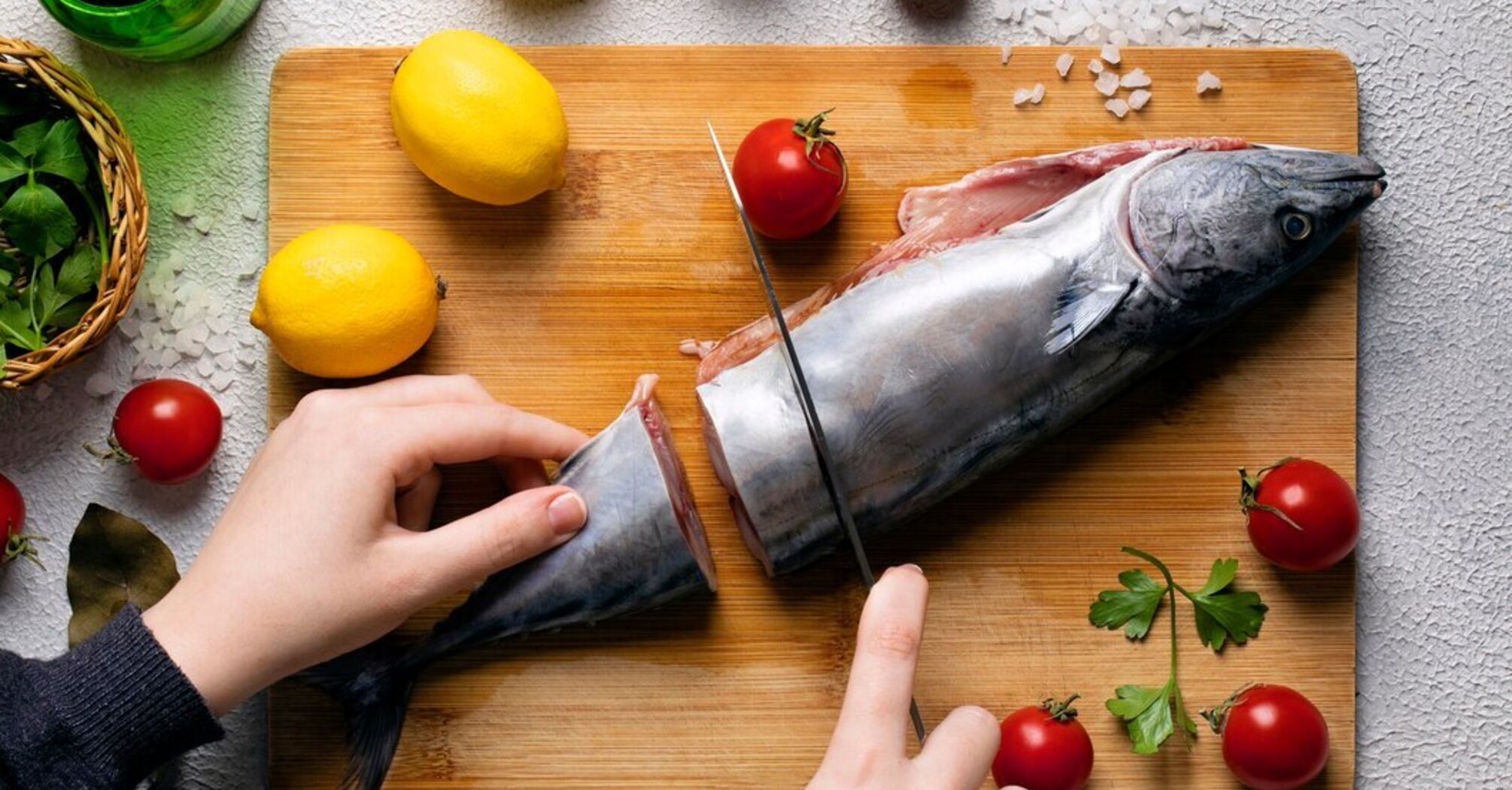 Як позбутися рибного запаху на кухні: Ефективні поради