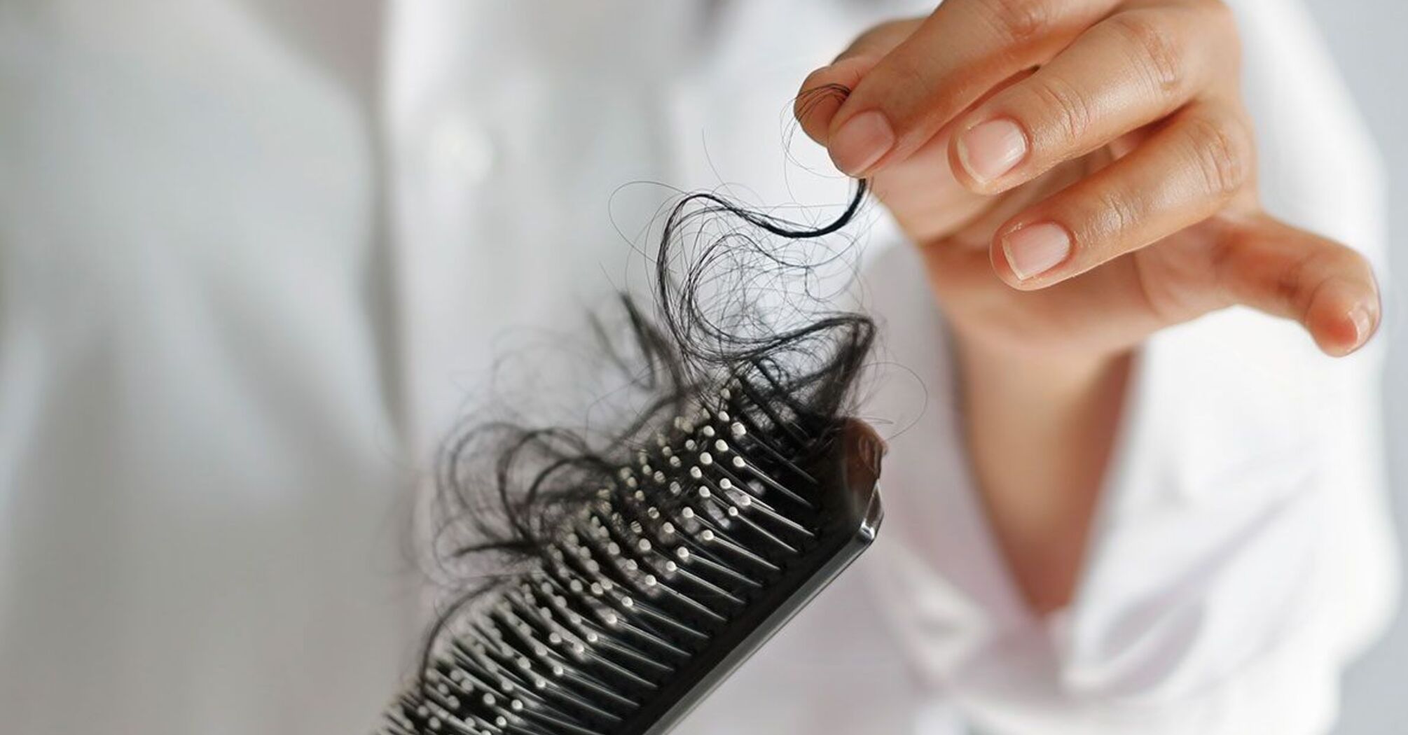 Лікарі назвали продукти, яких слід уникати, якщо ви страждаєте від випадіння волосся