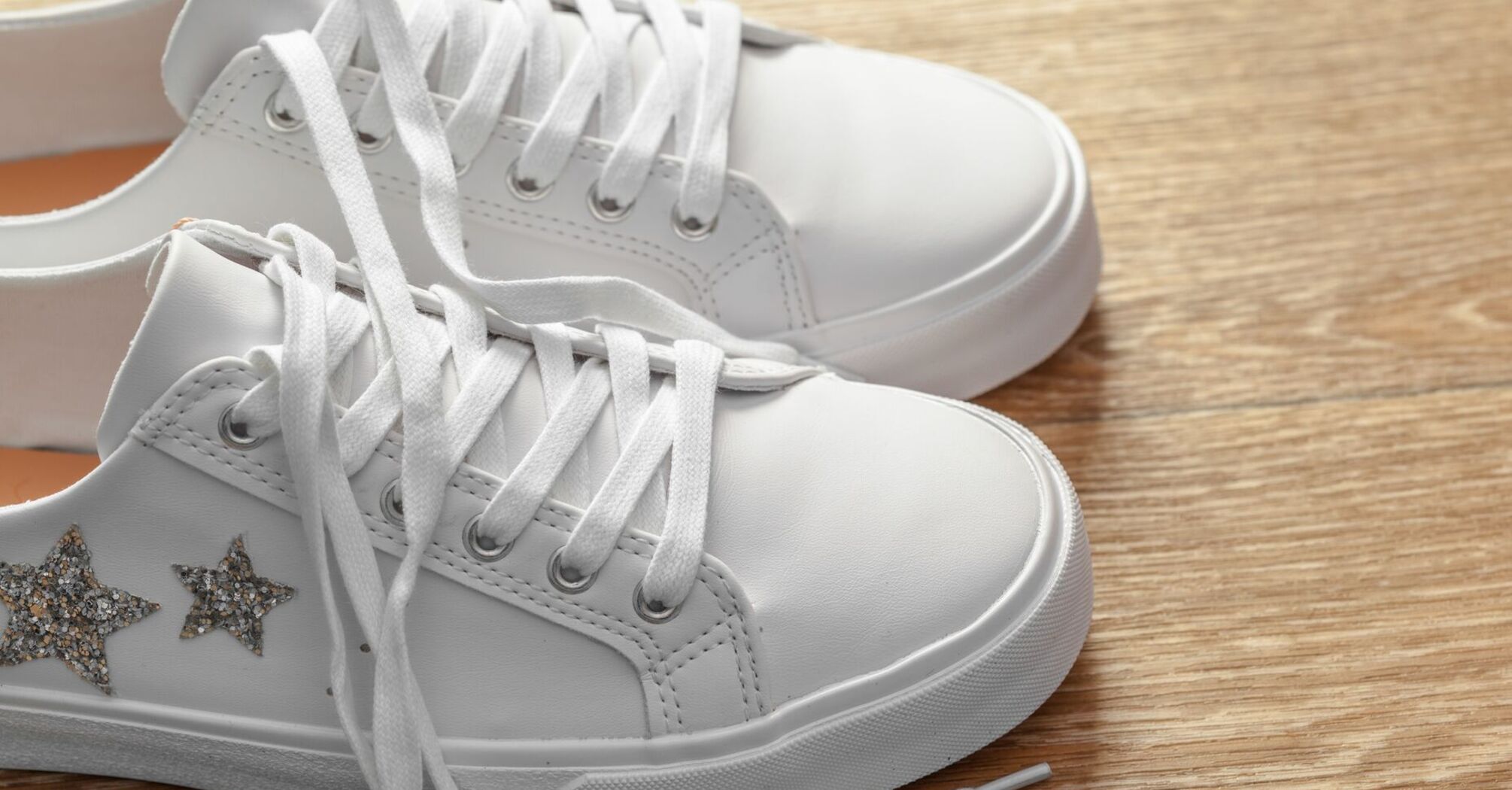 Как вернуть белые кроссовки в нормальный вид 