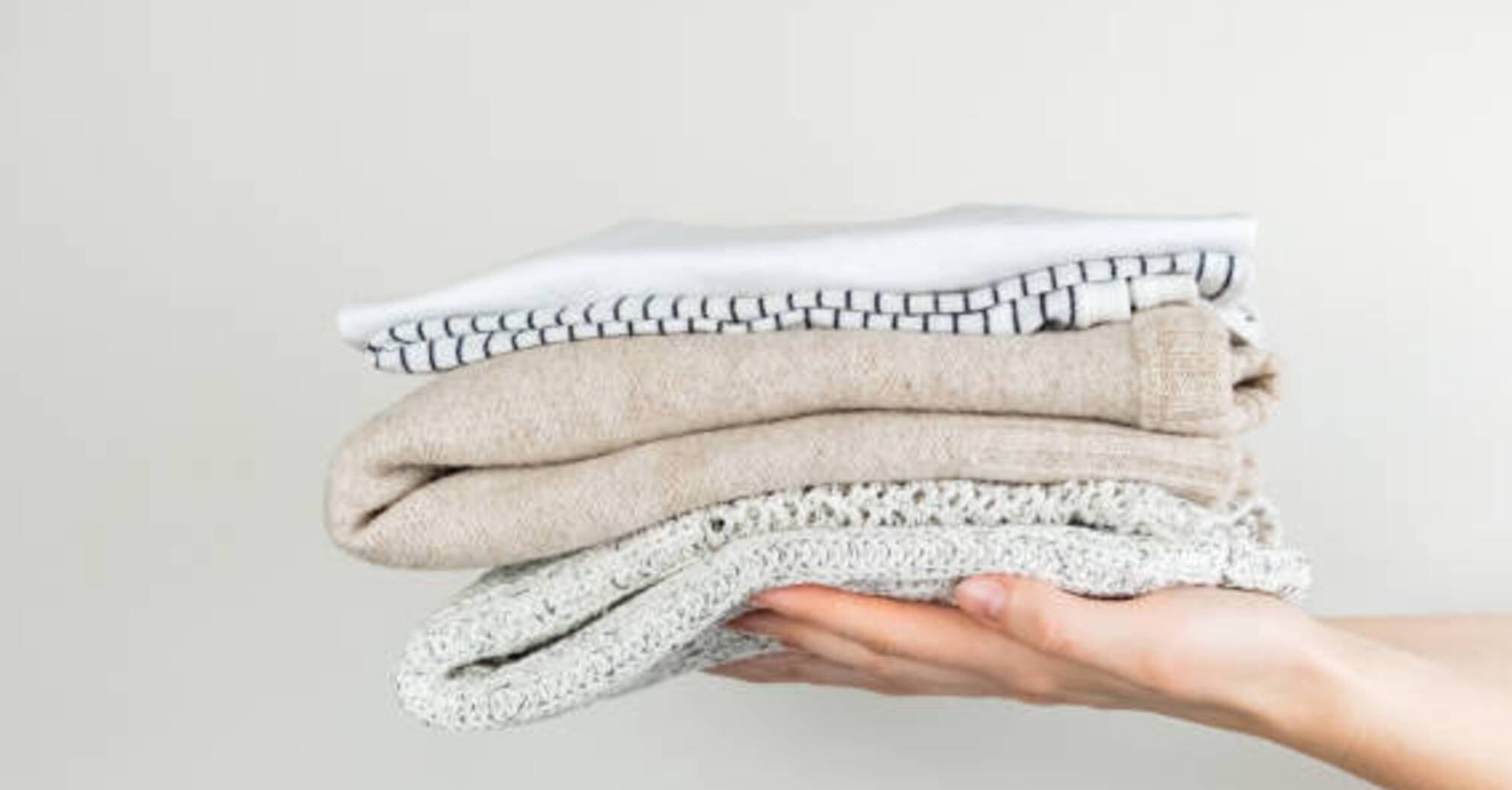 Как правильно стирать и гладить старую одежду, чтобы не повредить ткань: эффективные советы