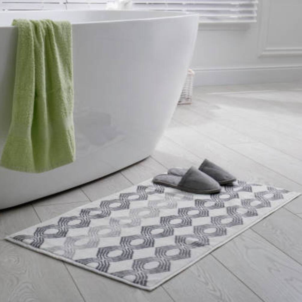 Как быстро почистить коврик для ванны: практические советы