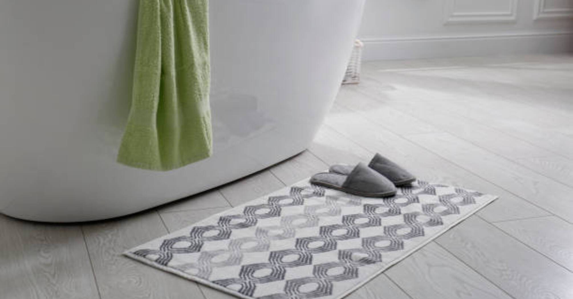 Як швидко почистити килимок для ванни: практичні поради