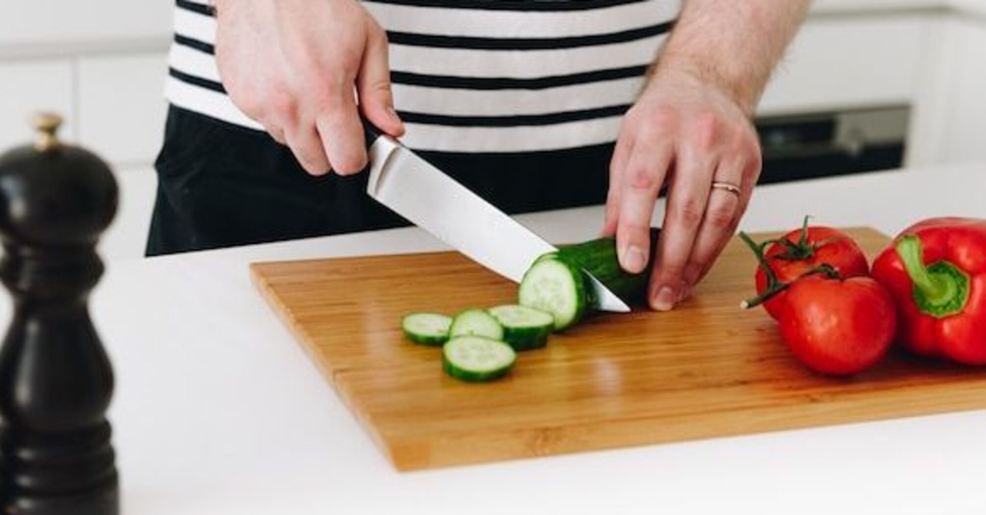 How to clean a cutting board and get rid of odor: effective tips