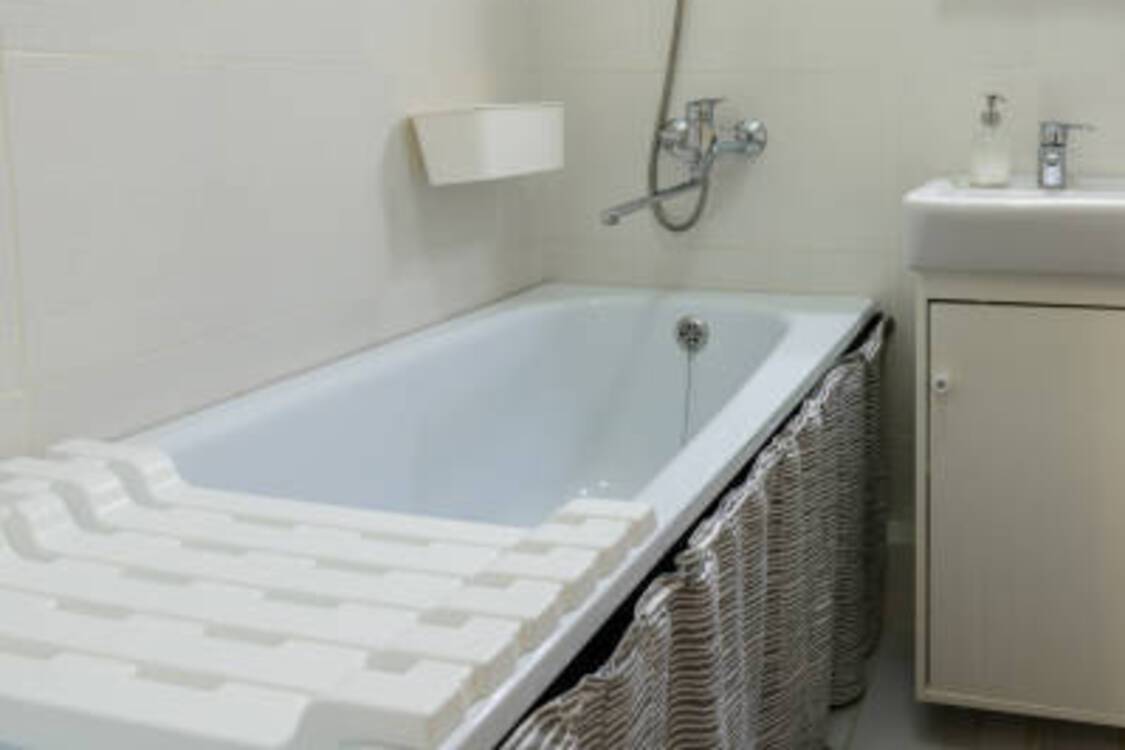 Как почистить акриловую ванну, не повредив покрытие: 5 эффективных советов