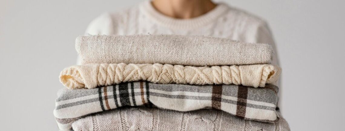 Как правильно ухаживать за вязаными свитерами: эффективные способы