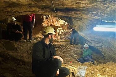 Jaskinia-grobowiec z tysiącami ludzkich i zwierzęcych szkieletów odkryta w Hiszpanii (foto)