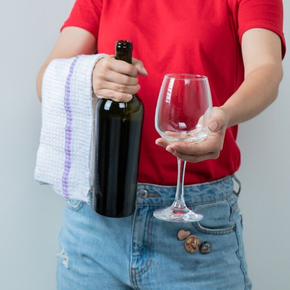 Як правильно зберігати відкорковане вино: ефективні поради