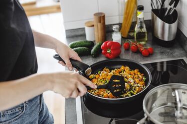 Cook deliciously without oil