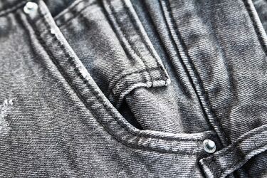 How to wash black jeans to keep their bright color: life hacks from housewives