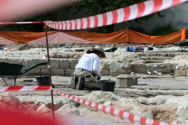 A thousand human skeletons found on the territory of an abbey in France (photo)