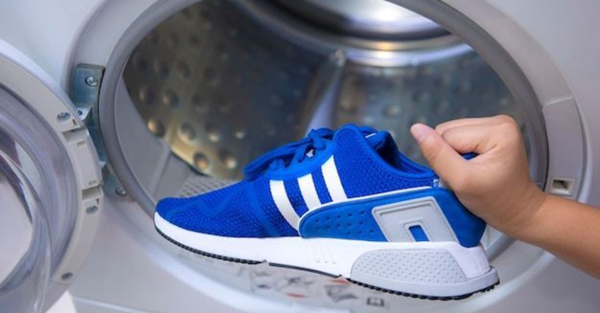 Як прати кросівки в пралці: корисні поради