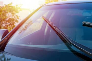 Life hacks to help get rid of dirt on the windshield