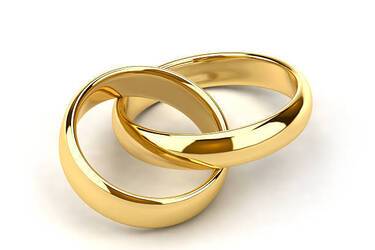 Чи можна знімати обручку після весілля: про що говорять народні прикмети