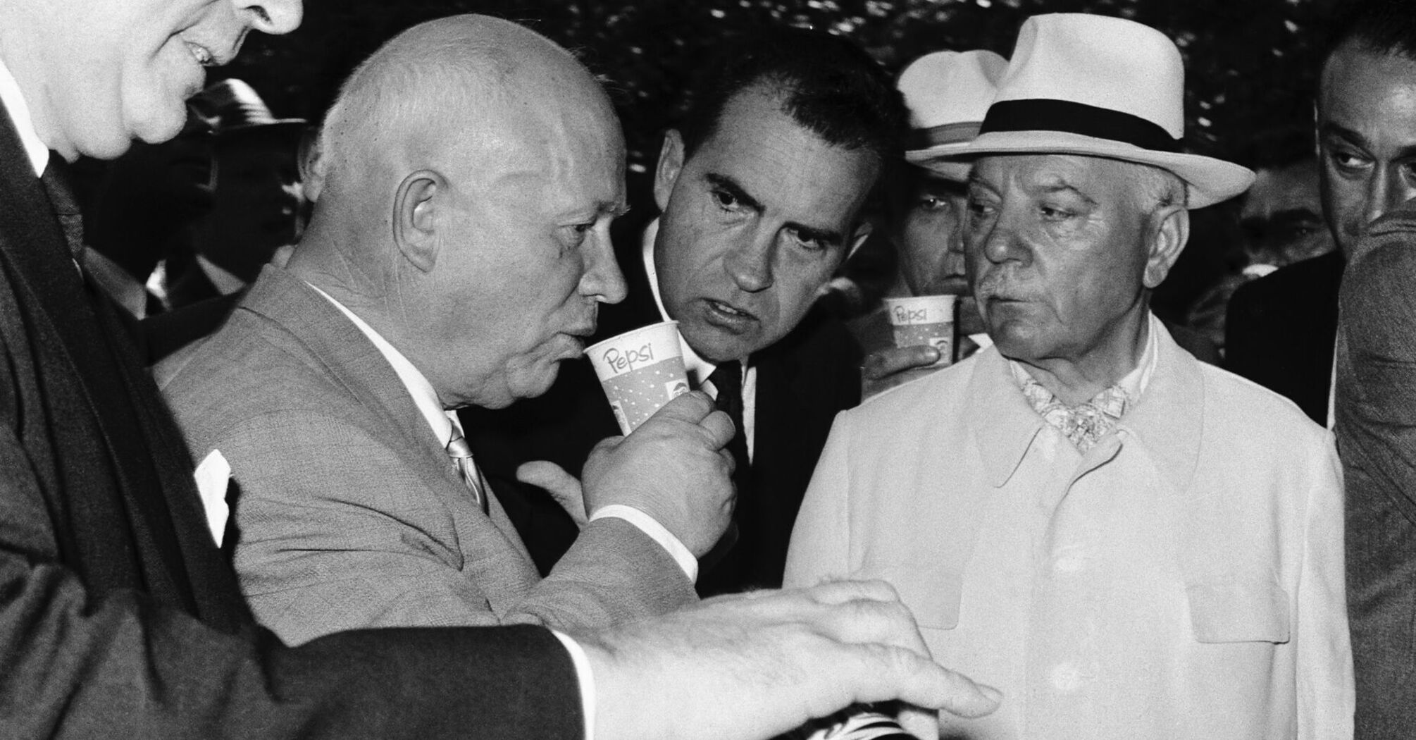 Звідки в СРСР з'явилася пепсі-кола і чому Хрущов став її обличчям