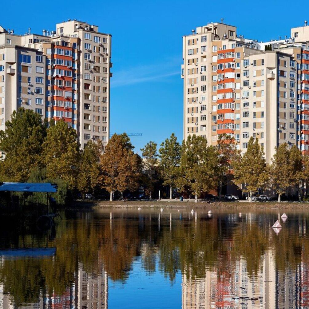 Достоинства и недостатки покупки квартиры у реки: что нужно знать будущим владельцам