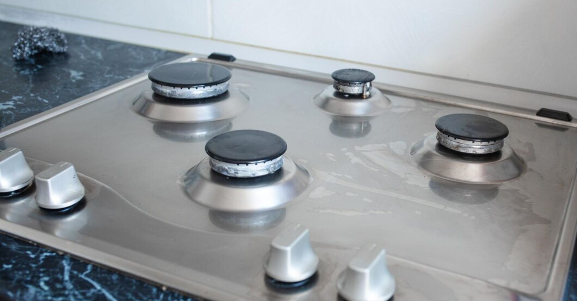 Ways to easily clean gas stove handles