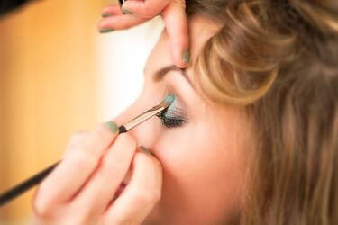 How to make expensive eye makeup with a few products