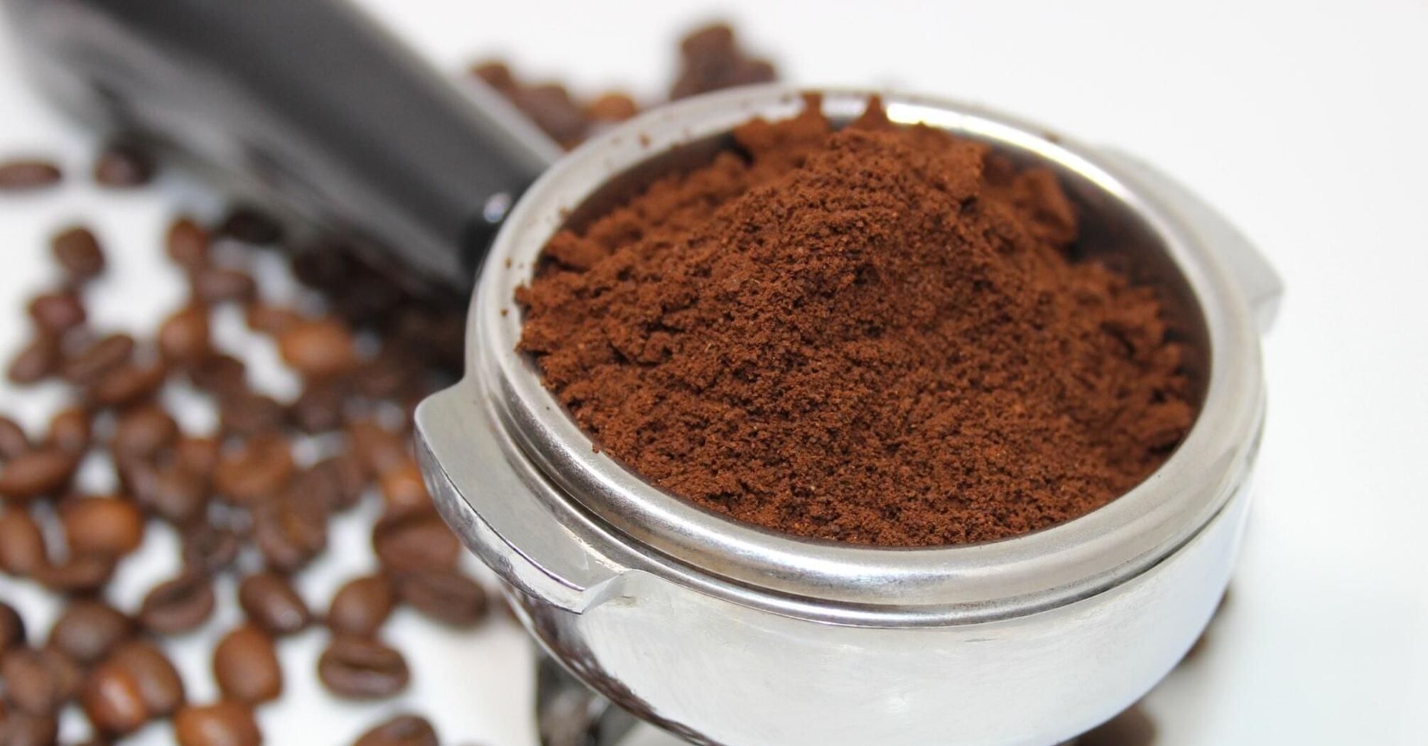 Шість несподіваних речей, які можна очистити кавовою гущею