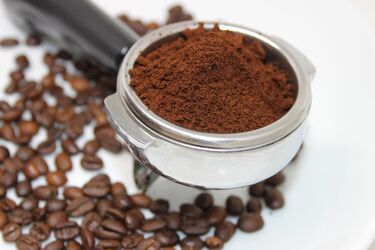 Шість несподіваних речей, які можна очистити кавовою гущею