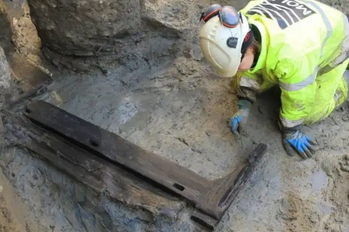 Вблизи Лондона нашли первое в истории полное римское 'погребение на кровати' (фото)