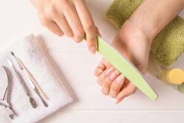 How to use a nail file correctly: 3 key rules