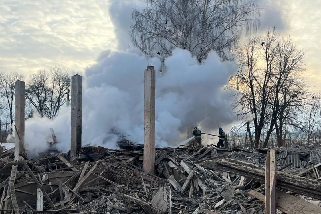 окупанти скинули 7 авіаційних бомб на Сумський район: троє людей загинули, четверо поранені (фото)