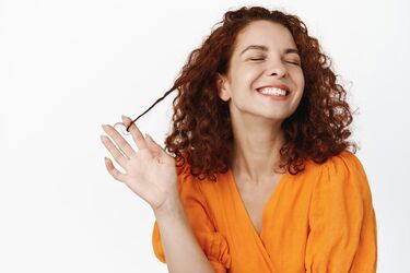 Переваги та недоліки біозавивки волосся: Що потрібно знати про цю процедуру