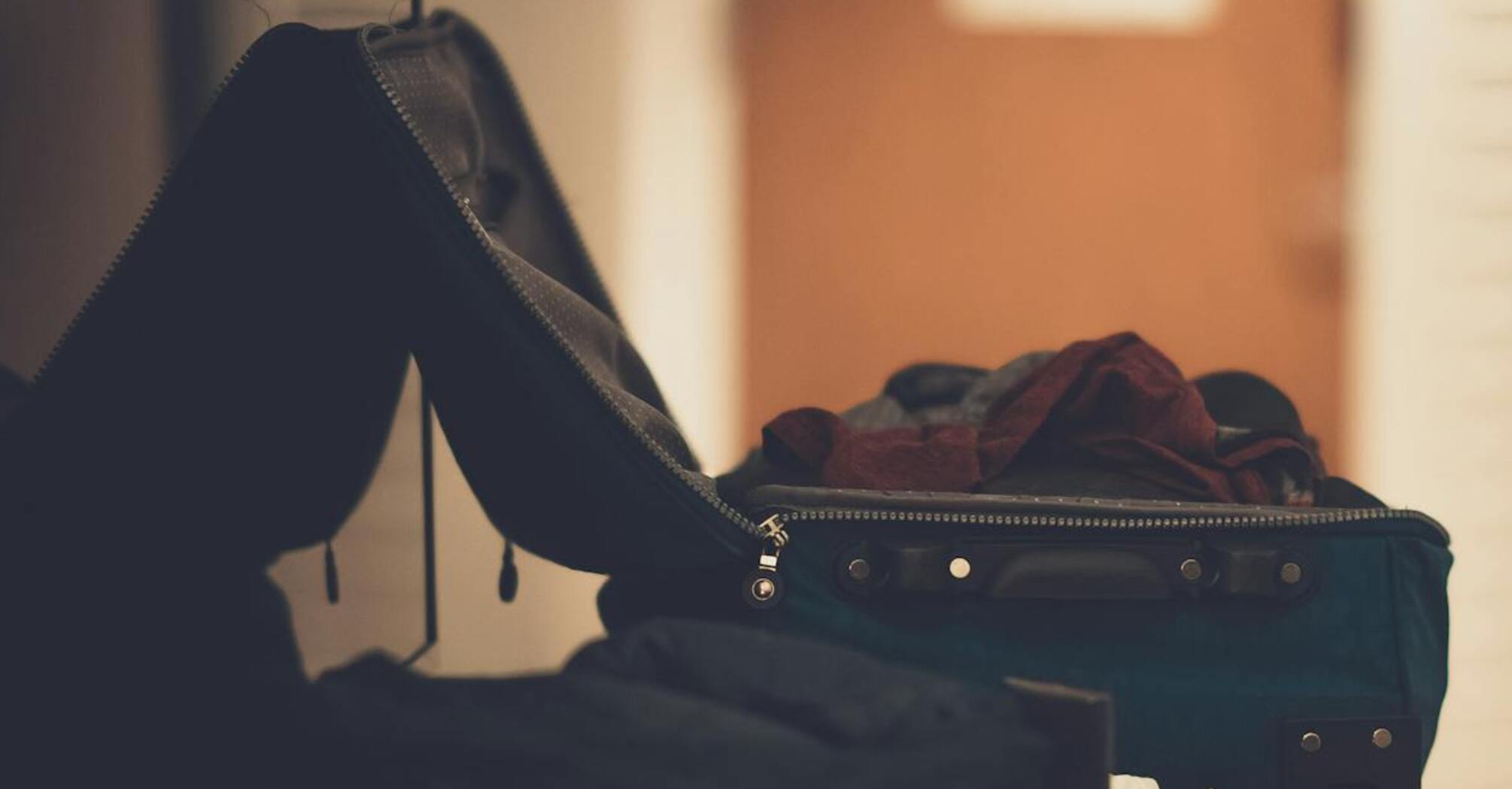 Как эффективно почистить свой чемодан после путешествия: советы профессионалов