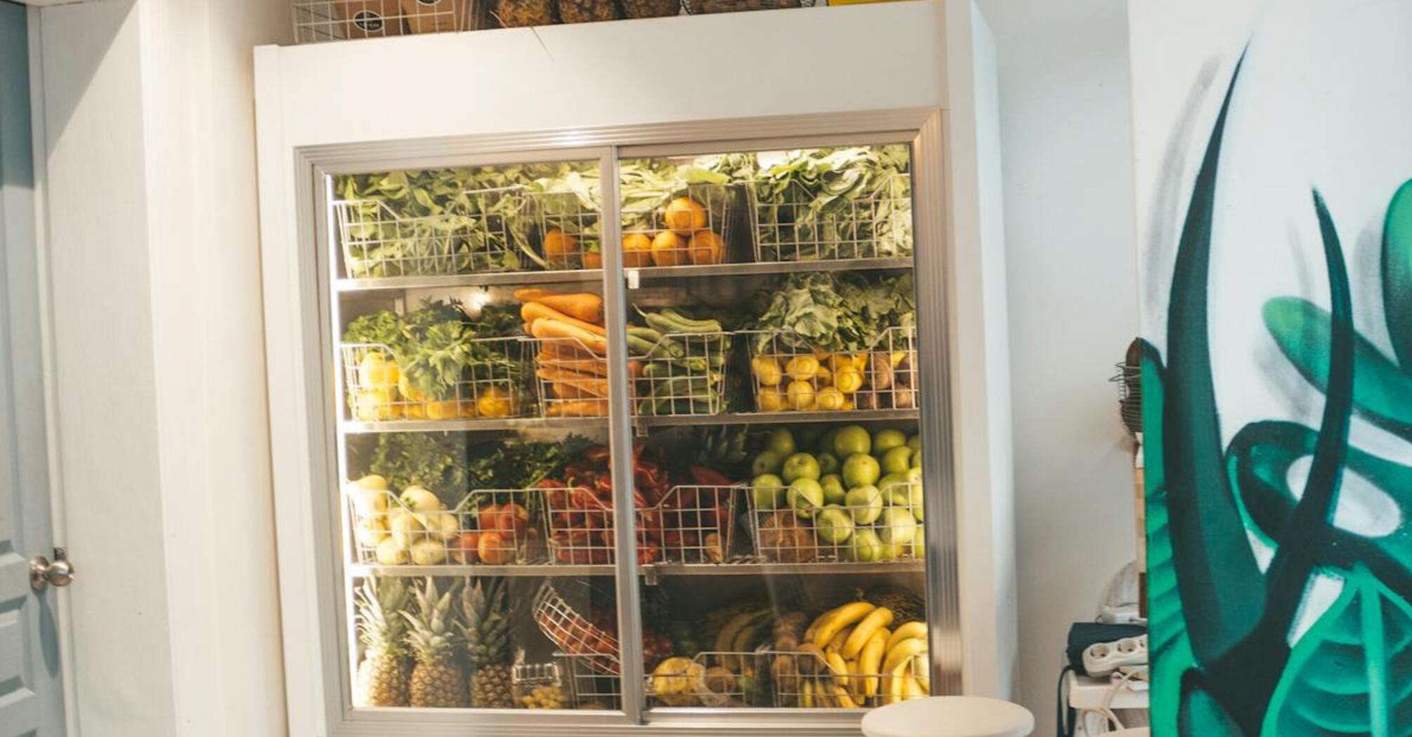 Фрукты, овощи и зелень будут дольше храниться: просто положите эту вещь в холодильник